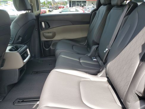 New 2026 Kia Carnival EX image 12