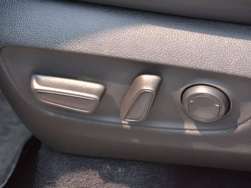 Certified 2024 Toyota Highlander XLE AWD/4WD image 9
