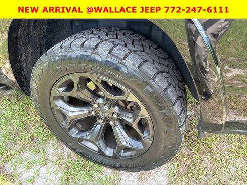 Used 2020 RAM 1500 Limited w/ Black Appearance Package AWD/4WD image 9