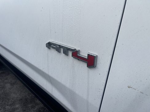 Used 2025 GMC Yukon AT4 Ultimate image 6