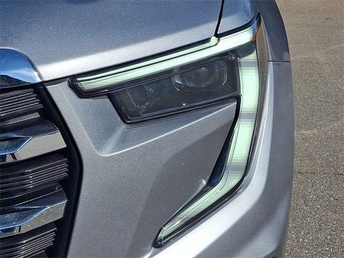 Used 2025 GMC Acadia Elevation image 9