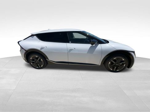 New 2025 Kia EV6 Wind image 10