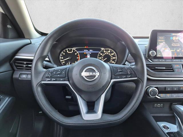 Used 2025 Nissan Altima 2.5 SV FWD image 13