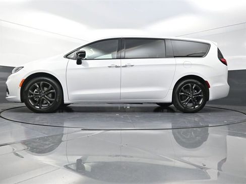 New 2026 Chrysler Pacifica Select image 20