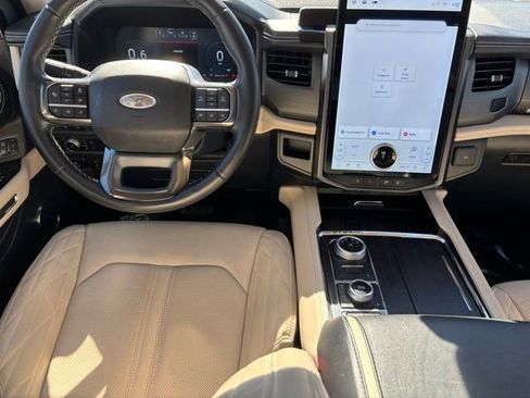 Used 2022 Ford Expedition Platinum image 19