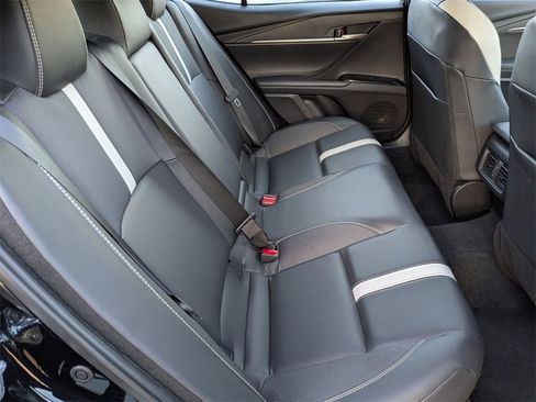 Used 2025 Toyota Camry SE image 34