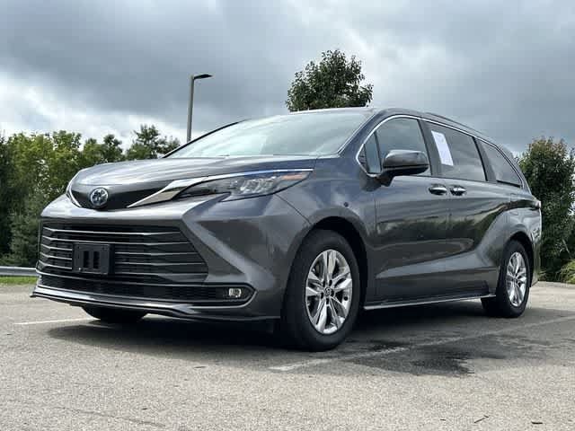 Used 2025 Toyota Sienna XLE w/ XLE Plus Package AWD/4WD image 19