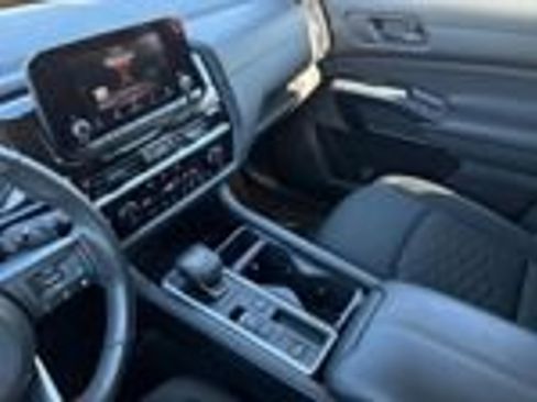 Used 2025 Nissan Pathfinder SV FWD image 26