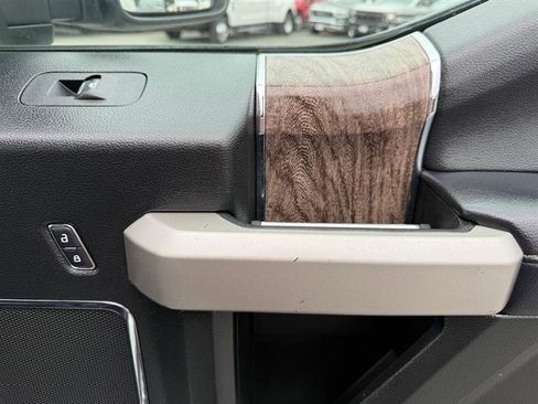 Used 2019 Ford F250 Lariat w/ Lariat Value Package image 16