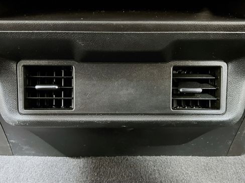 Used 2020 Chevrolet Silverado 1500 Custom w/ Custom Value Package image 17