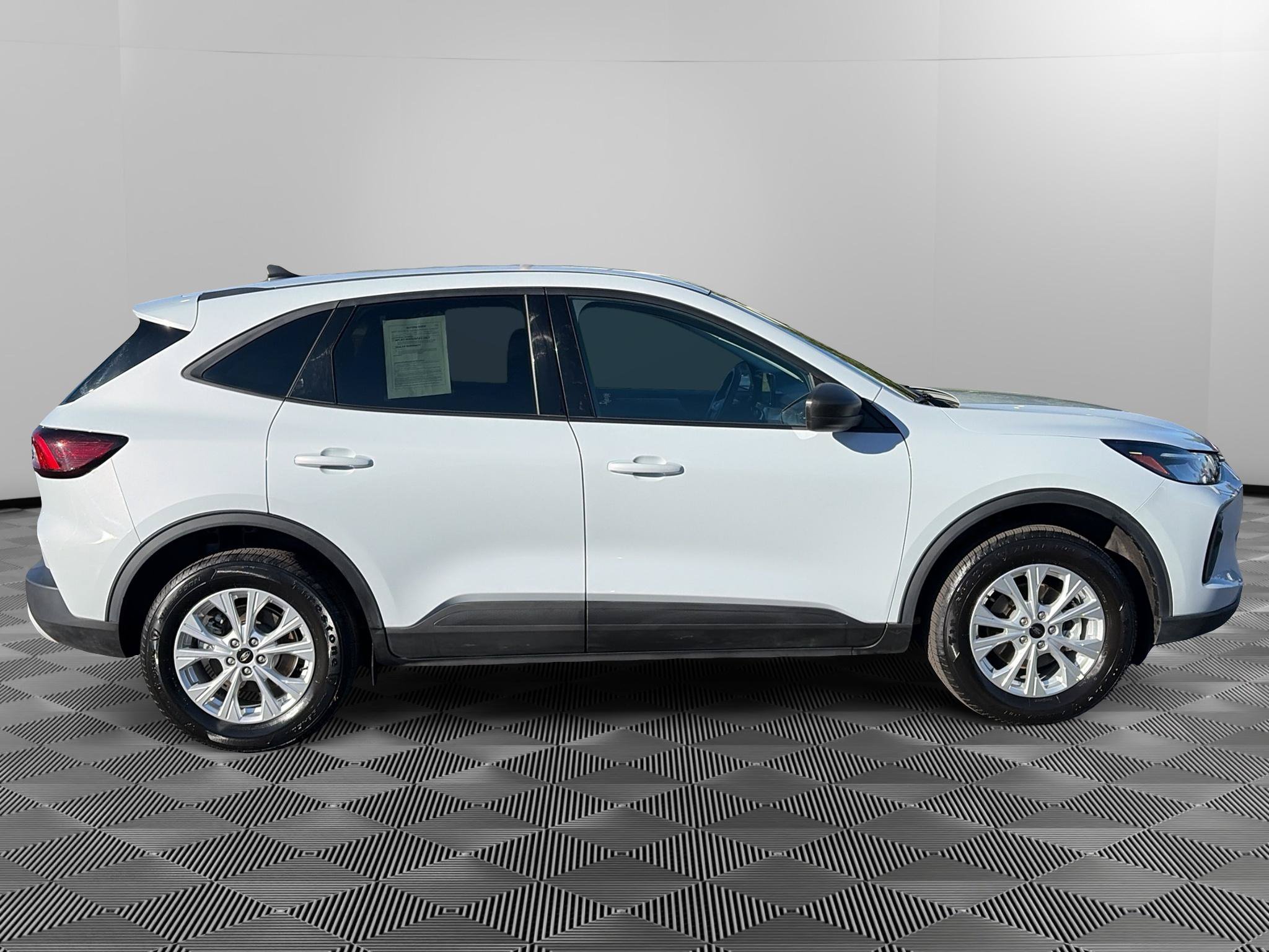 Used 2025 Ford Escape Active AWD/4WD image 8