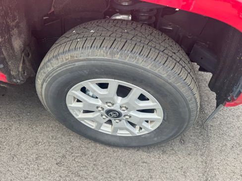 Used 2025 Toyota Tacoma SR5 AWD/4WD image 6