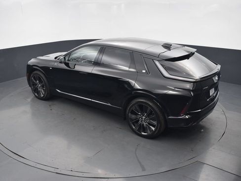 New 2026 Cadillac Lyriq Signature Sport w/ LPO, Floor Liner Package AWD/4WD image 42