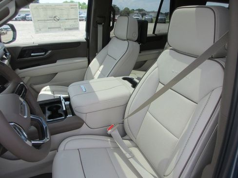 New 2026 GMC Yukon Denali w/ Denali Reserve Package AWD/4WD image 11
