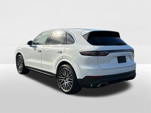 Used 2023 Porsche Cayenne image 2