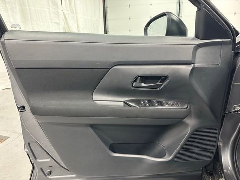 Used 2025 Nissan Kicks S AWD/4WD image 8