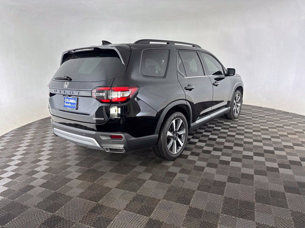 Used 2025 Honda Pilot Touring image 5