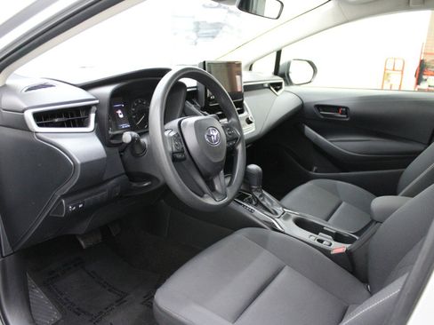Used 2023 Toyota Corolla LE image 7