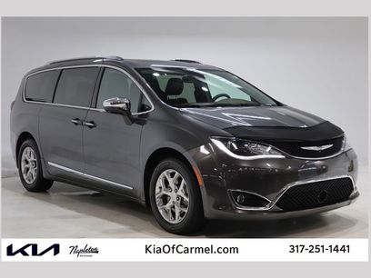 Used 2017 Chrysler Pacifica Limited w/ UConnect Theater Package