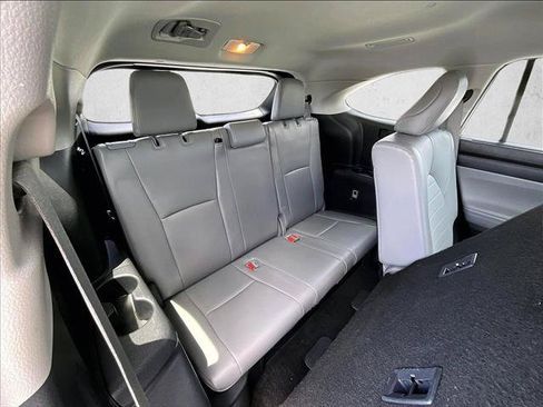 Used 2021 Toyota Highlander XLE FWD image 30