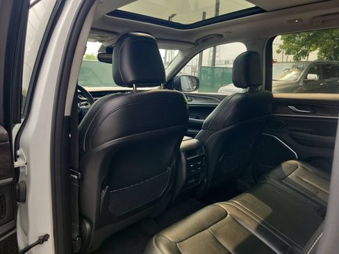 Used 2023 Jeep Grand Cherokee 4WD 4xe image 11