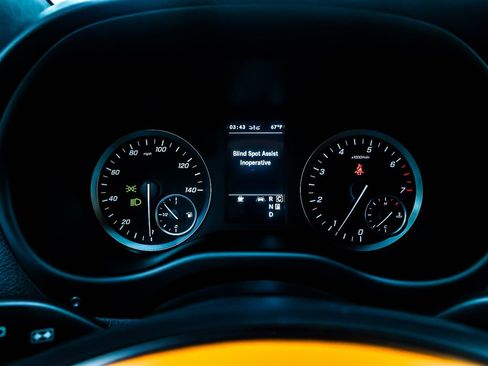 Used 2023 Mercedes-Benz Metris Passenger image 19