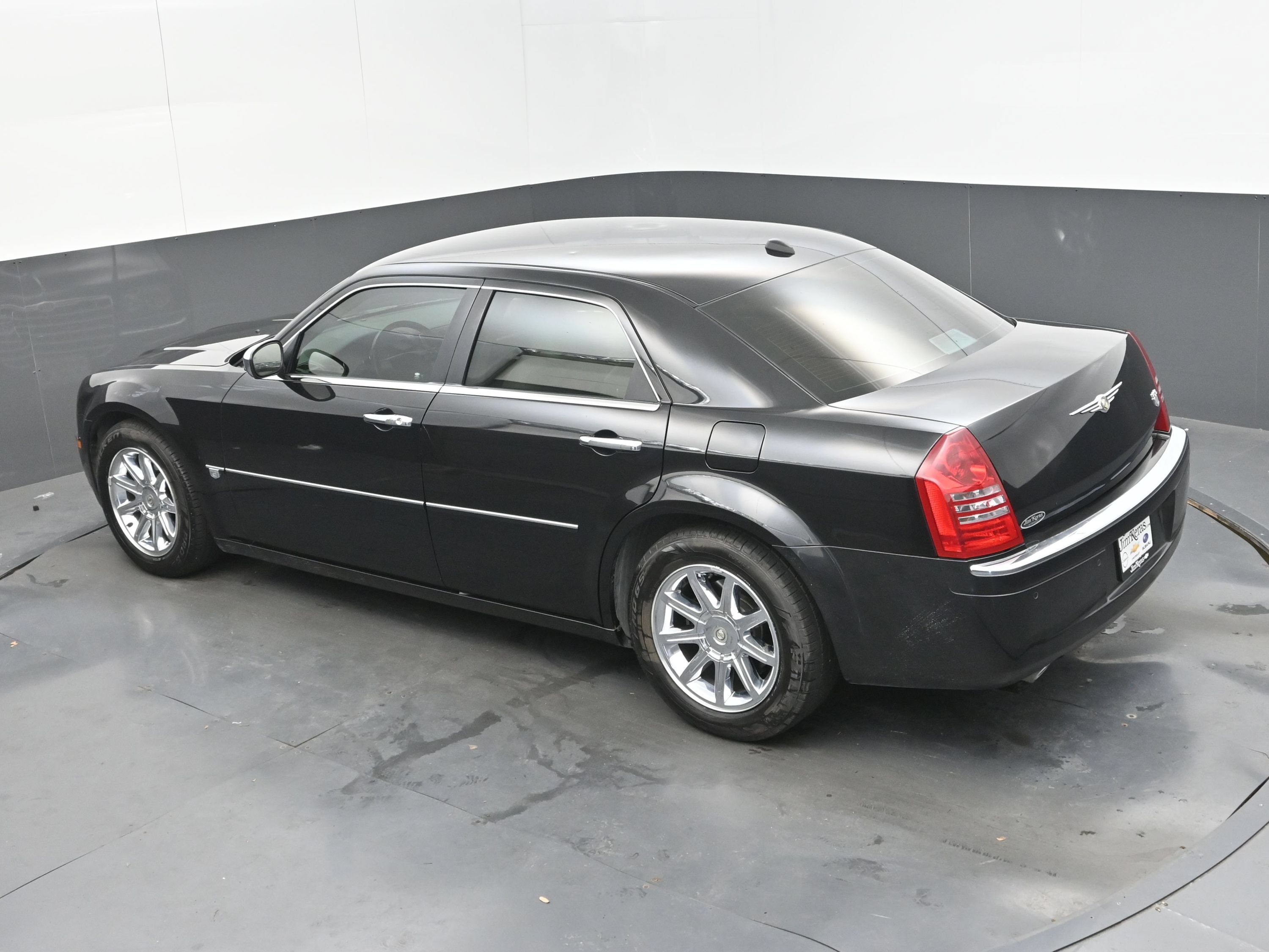 Used 2005 Chrysler 300 C w/ Navigation & Sound Group II RWD image 35