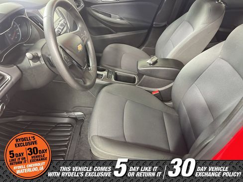 Used 2018 Chevrolet Cruze LT w/ Convenience Package image 14