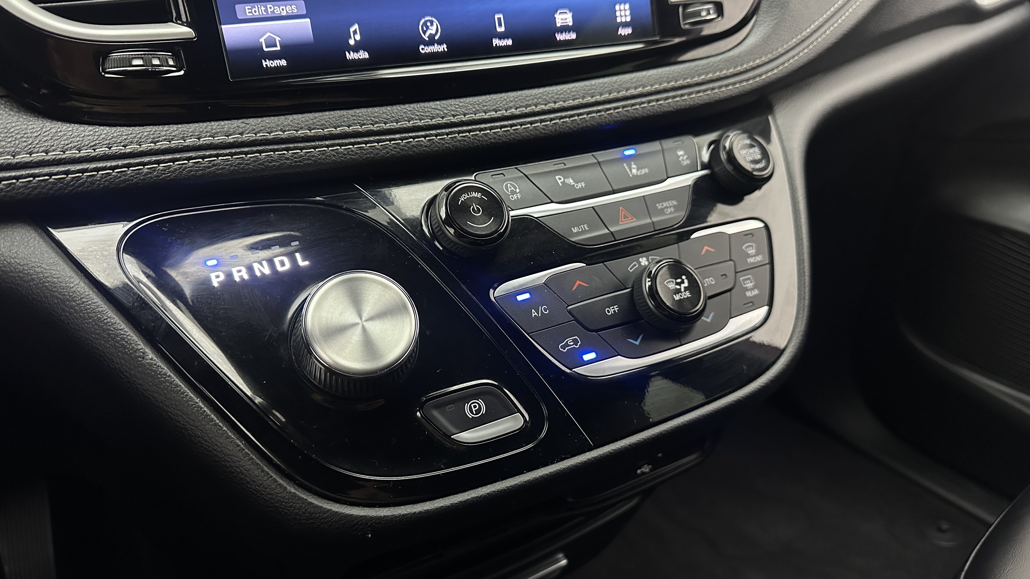 Used 2026 Chrysler Pacifica Select FWD image 16