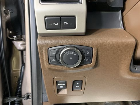 Used 2019 Ford F150 King Ranch w/ Equipment Group 601A Luxury AWD/4WD image 15