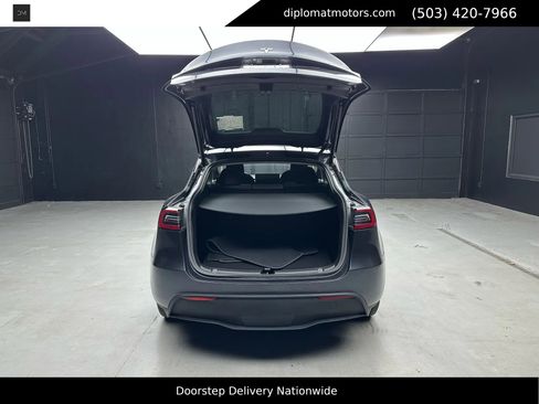 Used 2025 Tesla Model Y Long Range image 38