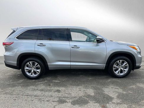 Used 2014 Toyota Highlander XLE image 2