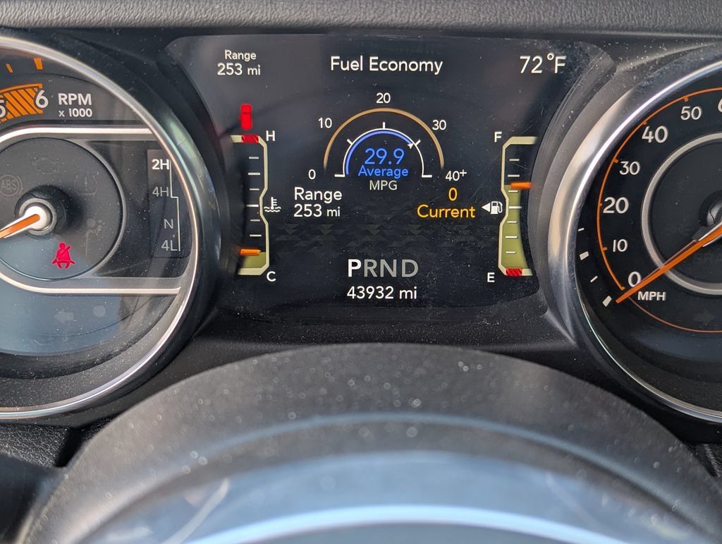 Used 2021 Jeep Wrangler Unlimited Sahara AWD/4WD image 21