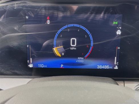 Used 2024 Chevrolet Trax LT w/ Sunroof Package image 13