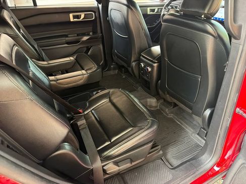 Used 2020 Ford Explorer XLT w/ Equipment Group 202A RWD image 30