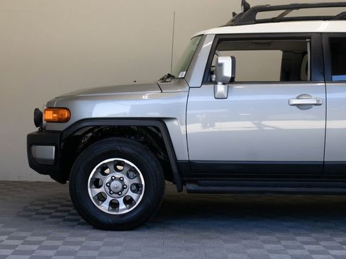 Used 2011 Toyota FJ Cruiser 4WD w/ Convenience Pkg image 8