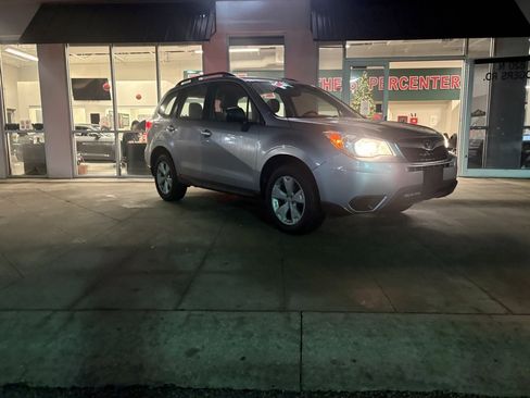 Used 2016 Subaru Forester 2.5i w/ Alloy Wheel Package image 2