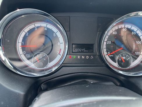 Used 2020 Dodge Grand Caravan SE w/ UConnect Hands-Free Group image 16