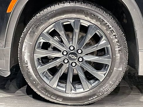 Used 2023 Chevrolet Traverse RS image 35