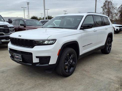 New 2025 Jeep Grand Cherokee L Altitude RWD image 3