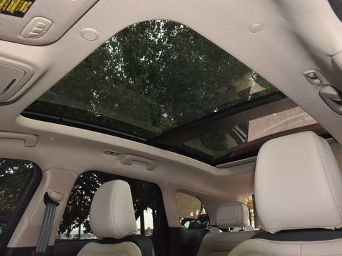 New 2026 Lincoln Corsair Reserve image 32