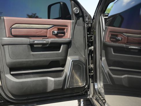 Used 2025 RAM 2500 Limited AWD/4WD image 12