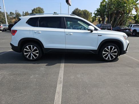 Used 2022 Volkswagen Taos SE image 4