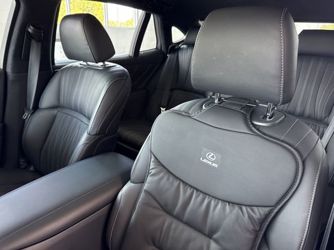 Used 2023 Lexus LS 500h AWD w/ Luxury Package image 23