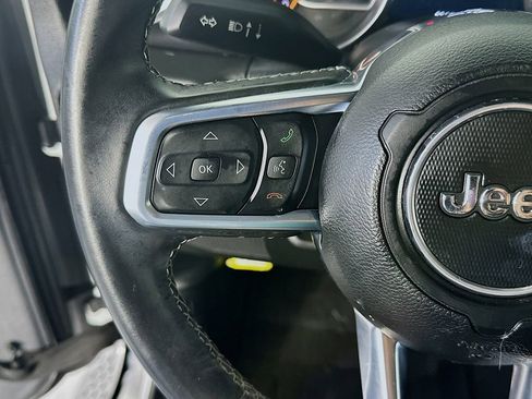 Used 2018 Jeep Wrangler Unlimited Sahara image 25