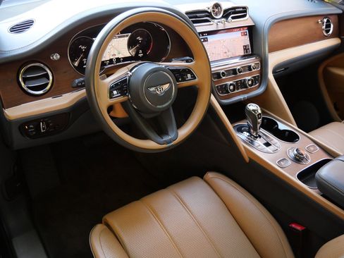 Used 2023 Bentley Bentayga Extended Wheelbase image 2