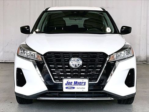 Used 2021 Nissan Kicks S FWD image 2