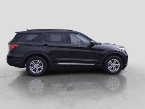 Used 2023 Ford Explorer XLT w/ Equipment Group 202A AWD/4WD image 9