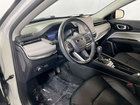 Used 2022 Jeep Compass Limited image 9