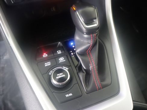 Used 2023 Toyota RAV4 SE w/ Weather & Moonroof Package image 8